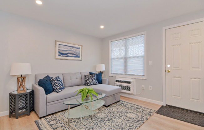 528 OCEAN BLVD