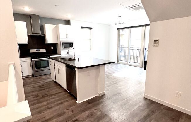 Move in special : $200 off first month rent
