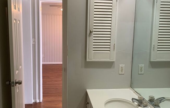 2 beds, 1 bath, 764 sqft, $875, Unit 11B