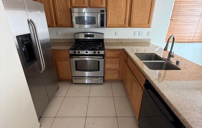 3 beds, 2.5 baths, $1,900