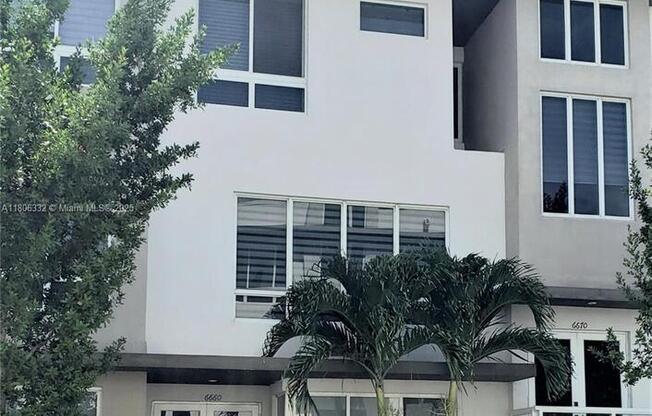 6660 NW 105 CT