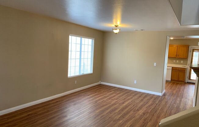 **$500 OFF 1ST MONTH RENT!!** Swimming Pool Paradise in Silverado Ranch