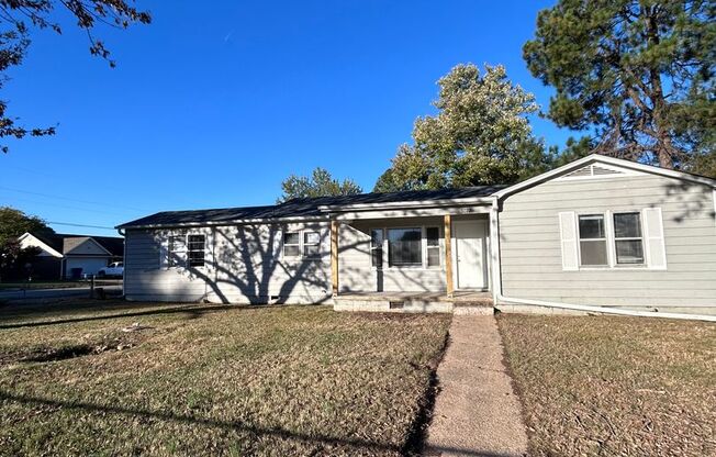 3 BED, OFFICE + MUD ROOM HOME FOR RENT