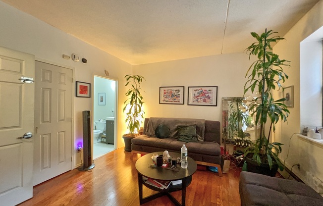 233 W 121 ST