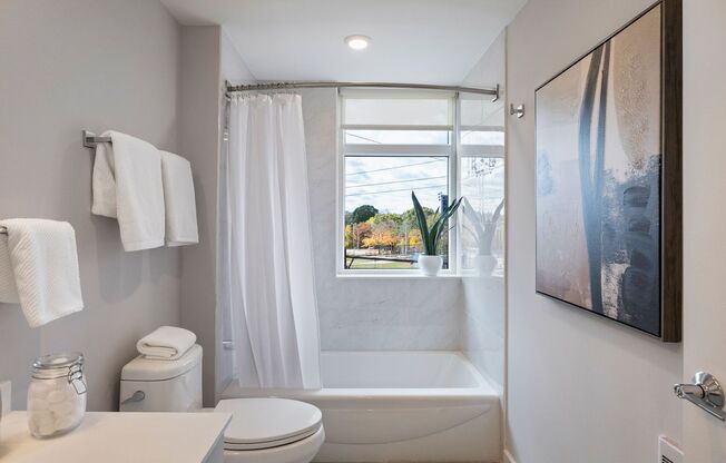 2 beds, 1 bath, 815 sqft, $2,130, Unit D215
