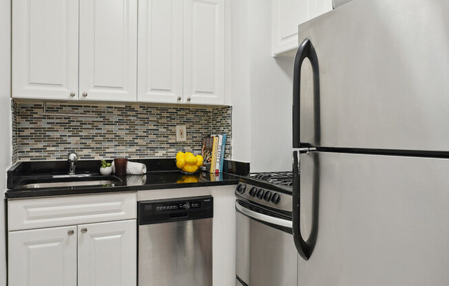 2 beds, 1 bath, $5,200, Unit 6A