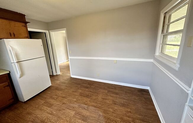 3 beds, 1 bath, 1,121 sqft, $950, Unit 2604B