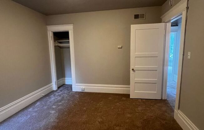 2 beds, 1 bath, $3,500, Unit Unit 3