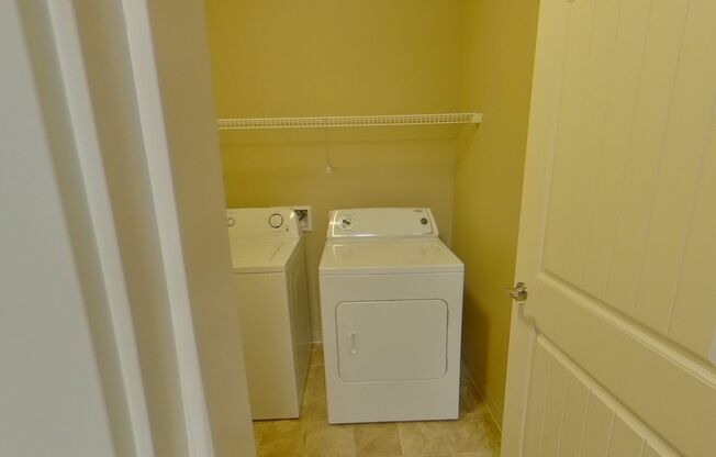 3 beds, 3 baths, 1,324 sqft, $2,700, Unit 303