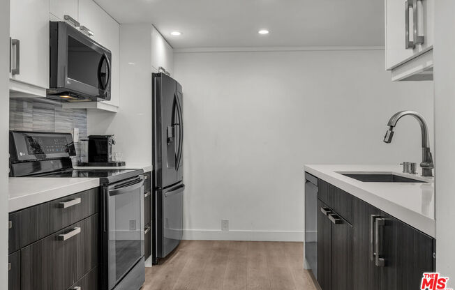 2 beds, 2 baths, 1,352 sqft, $5,100, Unit 1014