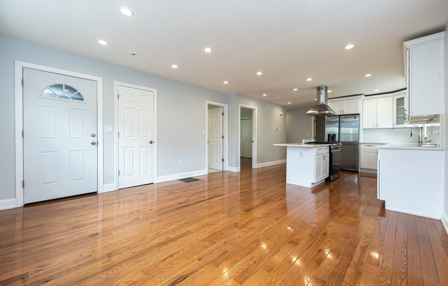 1495 HYDE PARK AVE