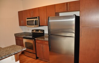 1 bed, 1.5 baths, 910 sqft, $1,925, Unit 215