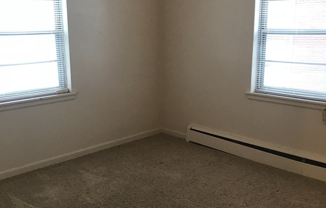 2 beds, 1 bath, 740 sqft, $735, Unit 1300-1702