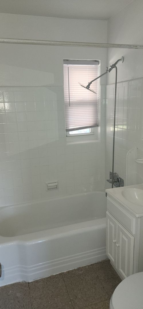 2 beds, 1 bath, 850 sqft, $1,595, Unit B-12