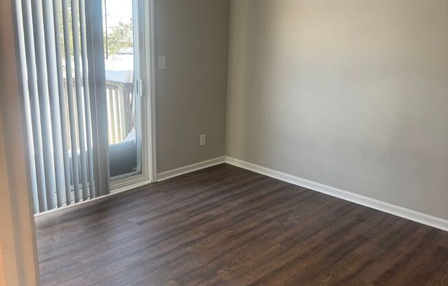 2 beds, 1 bath, $950, Unit 43