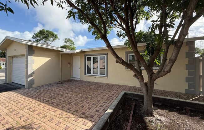 2 bedroom, 2 bath Single Family house in Fort Lauderdale close to the BEACH!