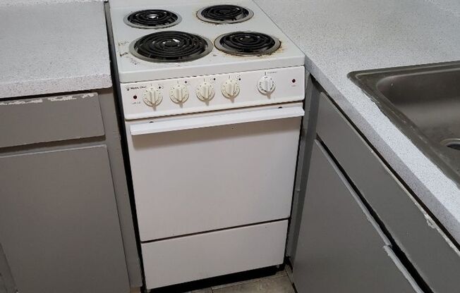 1 bed, 1 bath, 576 sqft, $1,195, Unit 13