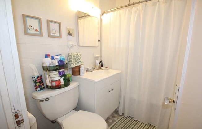 Studio, 1 bath, 550 sqft, $2,200, Unit 44
