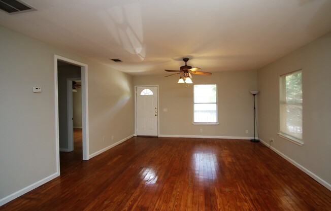 Great Three Bedroom House in Hyde Park Area - Prelease for August!