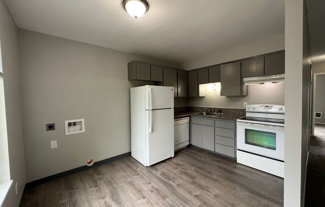 2 beds, 1 bath, 840 sqft, $1,300, Unit 687