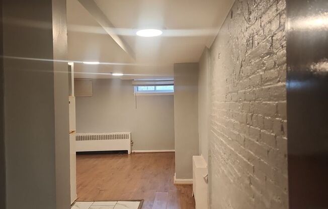 1 bed, 1 bath, $1,200, Unit 3A