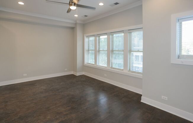 2 beds, 1 bath, 755 sqft, $3,100, Unit 3915-3S