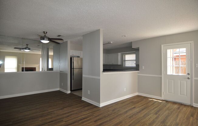 Spacious 4-Bedroom, 2-Bathroom Townhome in Grand Prairie!