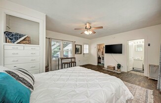 915 W 21 ST