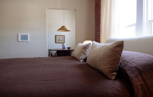 Studio, 1 bath, 275 sqft, $2,199, Unit 402