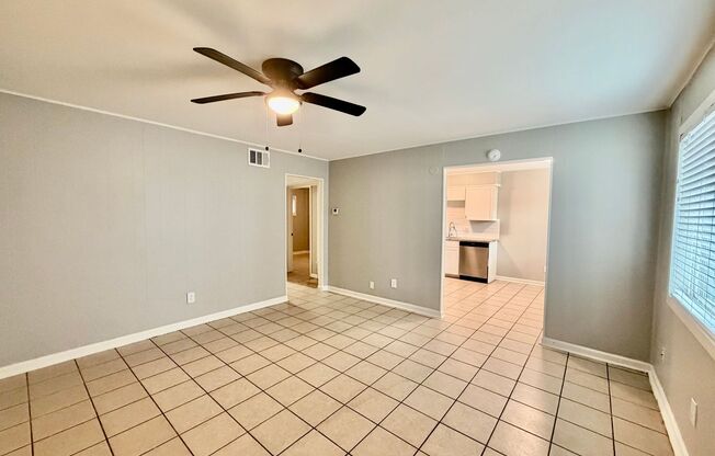 2 beds, 1 bath, 750 sqft, $875, Unit 27