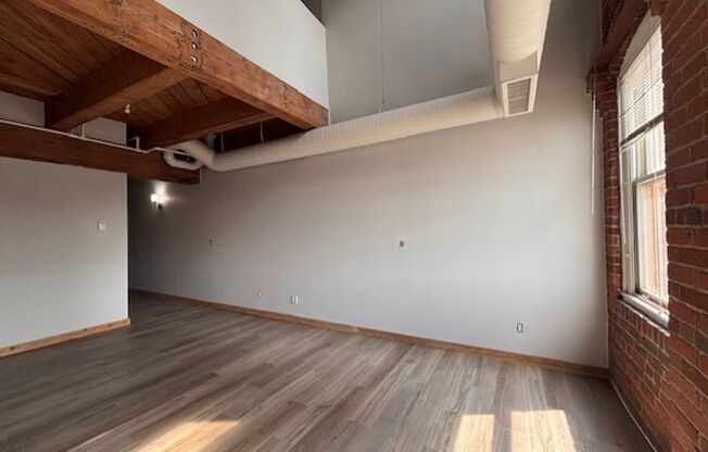 2 beds, 1.5 baths, 1,330 sqft, $1,725, Unit 438