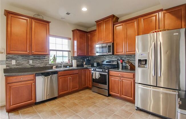 Beautiful 3-Bedroom, 2.5-Bath Townhome in Wexford available September 1!