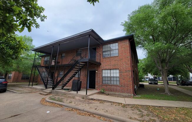 College Station - 3 bedroom / 2 bath 4 plex- downstair units.