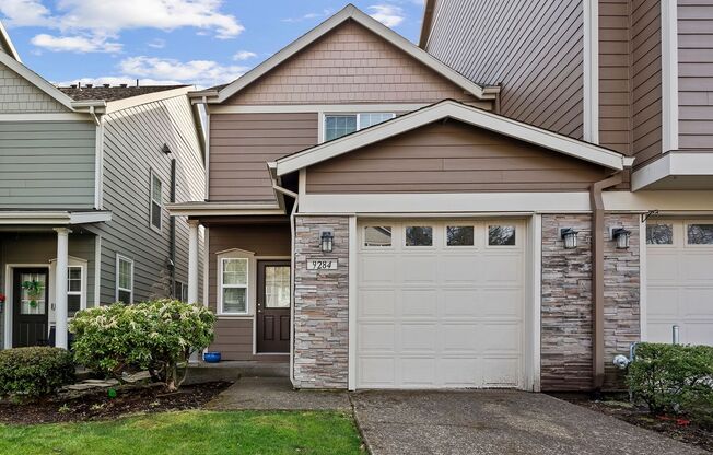 3 Bed/ 3bath Townhome + 1 Car Garage + W/D + Fenced Patio/Yard!