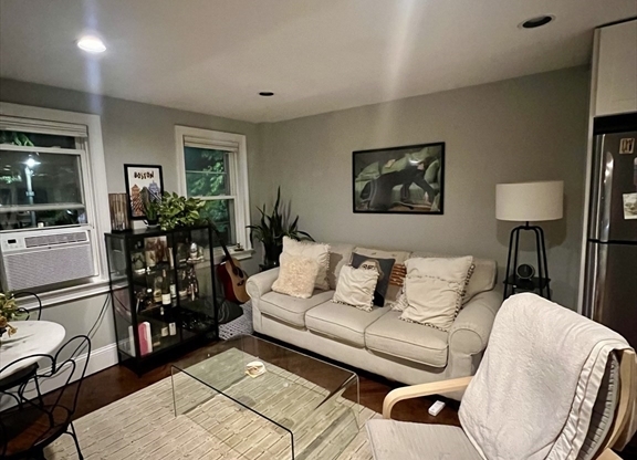 3 beds, 2 baths, 1,100 sqft, $5,200, Unit 2