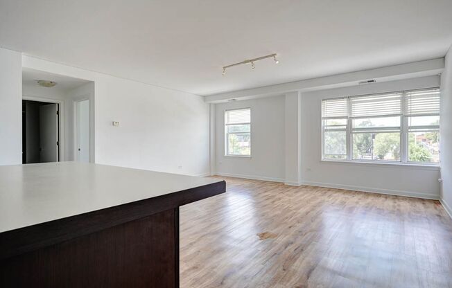 1544 W Glenlake Ave.