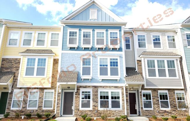 Beautiful Luxury 3 Story 3 Bedroom Townhome with 1st Floor Guest Suite, Attached 2 Car Garage, Community Pool and Fitness in Villages of Apex! Available Aug 7th!