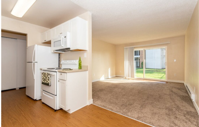 1 bed, 1 bath, 570 sqft, $1,295, Unit B-121