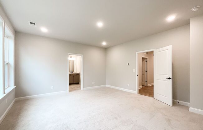 3 beds, 2.5 baths, $2,800