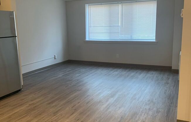 3 beds, 2 baths, 1,073 sqft, $1,895, Unit 6