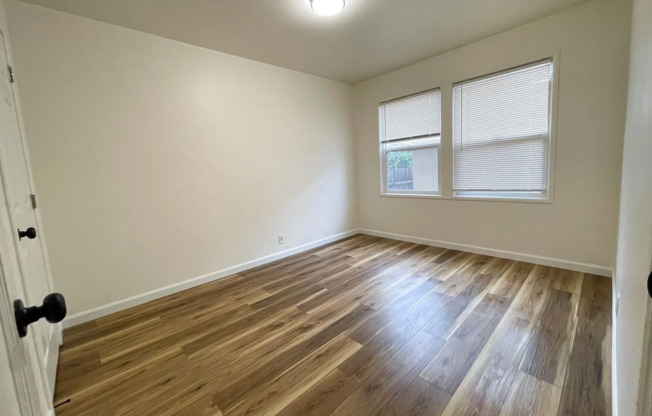 SPACIOUS 2bed/1bath unit available now!!