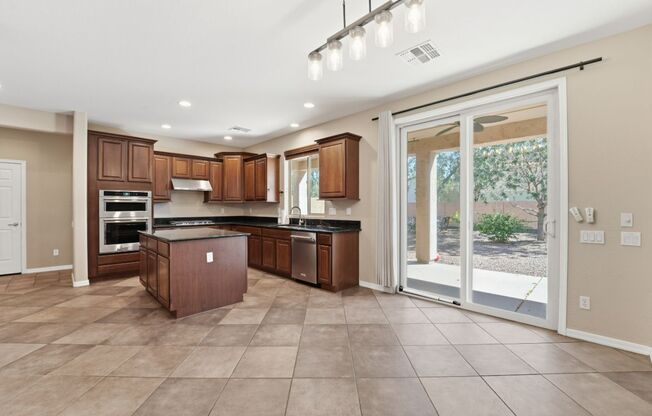 Spacious 3-Bedroom + Loft Home with Mountain Views in Stetson Valley