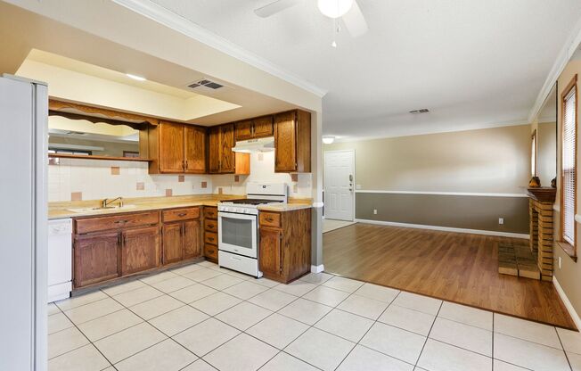 2 beds, 2 baths, $1,250, Unit # 102