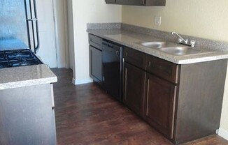2 beds, 2 baths, 1,000 sqft, $905, Unit 14