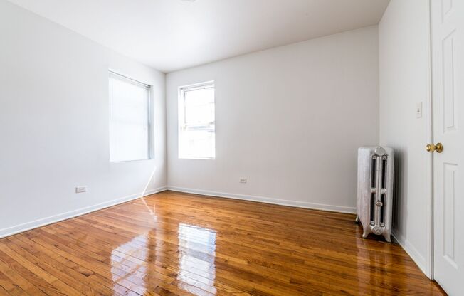 7609 S Coles