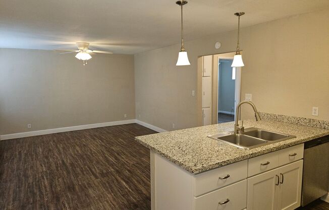 2 beds, 1 bath, $1,200, Unit 590