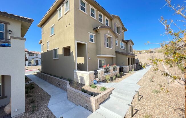 Stunning Summerlin 3 bedroom Townhouse in Gated Community