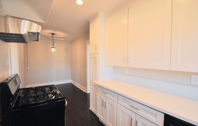 1 bed, 1 bath, $2,400, Unit 312 Temple Ave Unit B