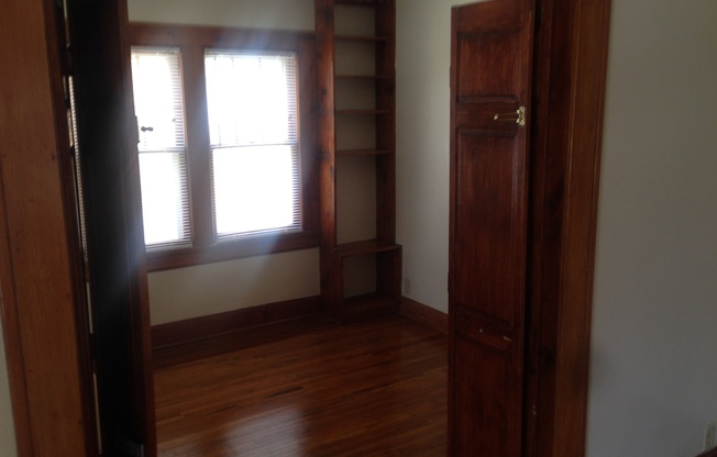 3 beds, 1 bath, $1,000