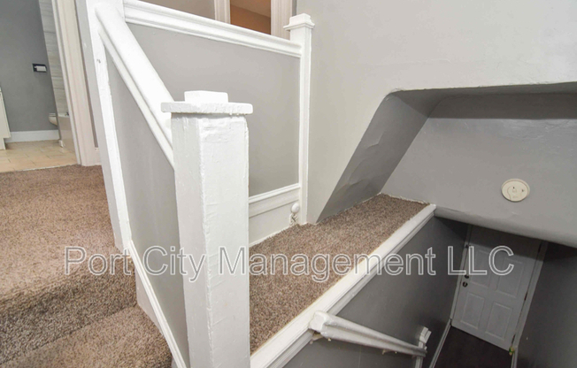 5 S WICKHAM RD